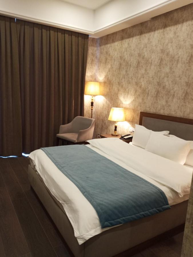 Macara Sheki City Hotel ภายนอก รูปภาพ