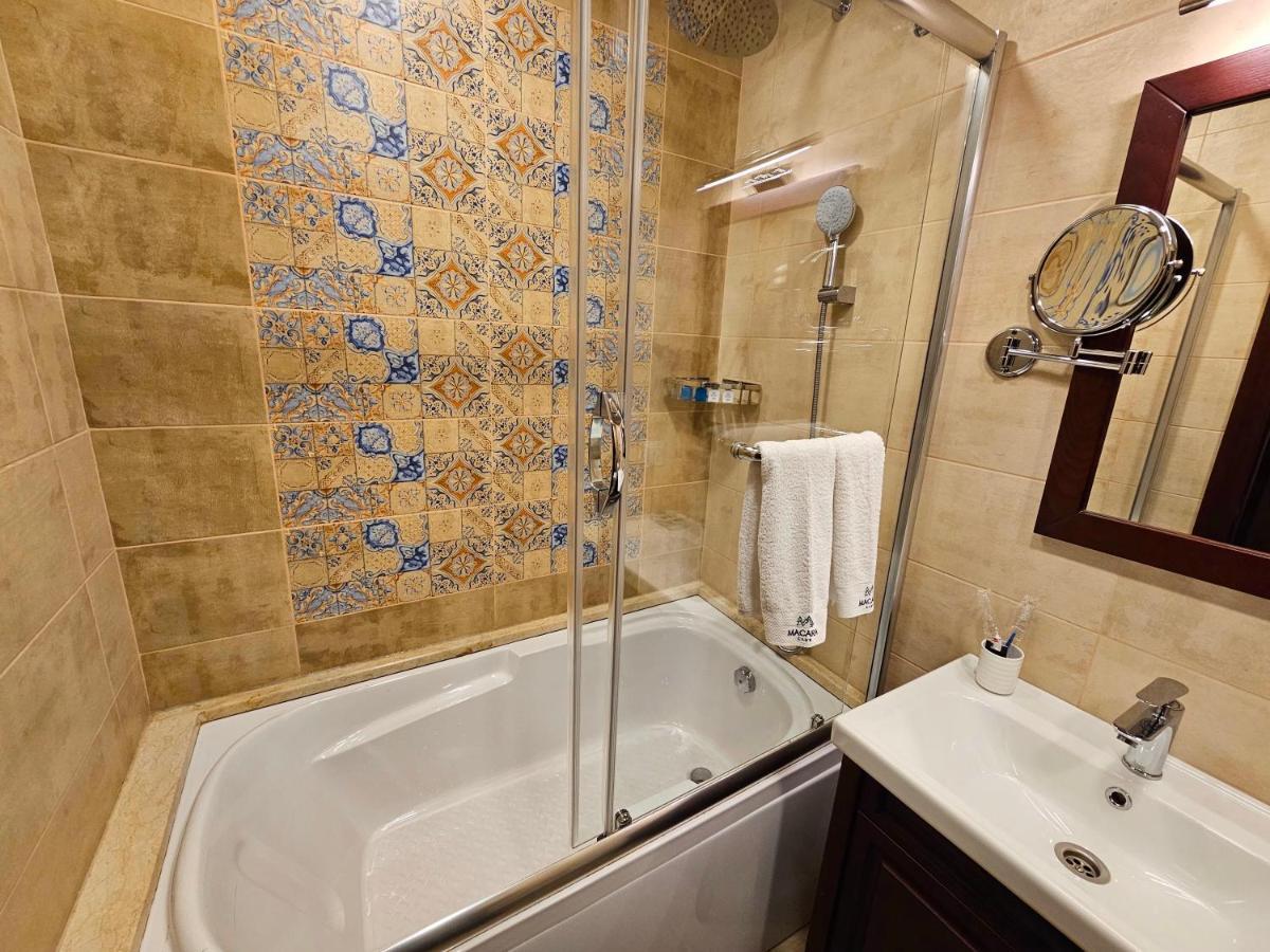 Macara Sheki City Hotel ภายนอก รูปภาพ