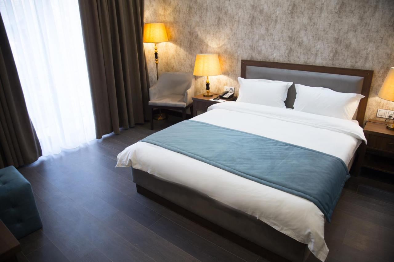 Macara Sheki City Hotel ภายนอก รูปภาพ