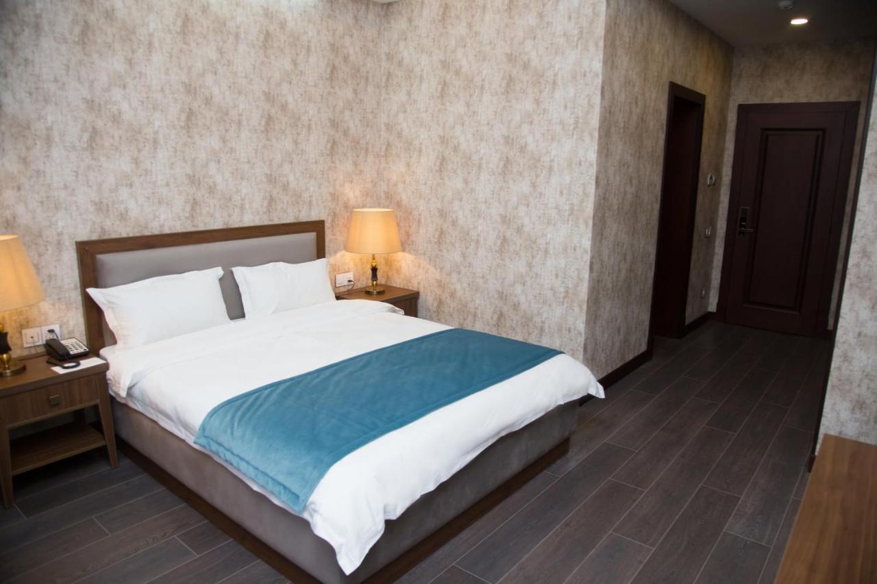 Macara Sheki City Hotel ภายนอก รูปภาพ