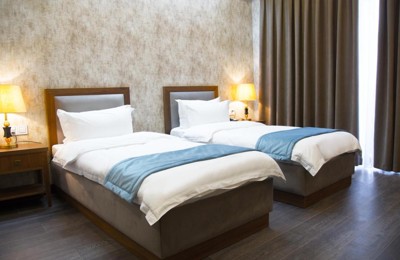 Macara Sheki City Hotel ภายนอก รูปภาพ